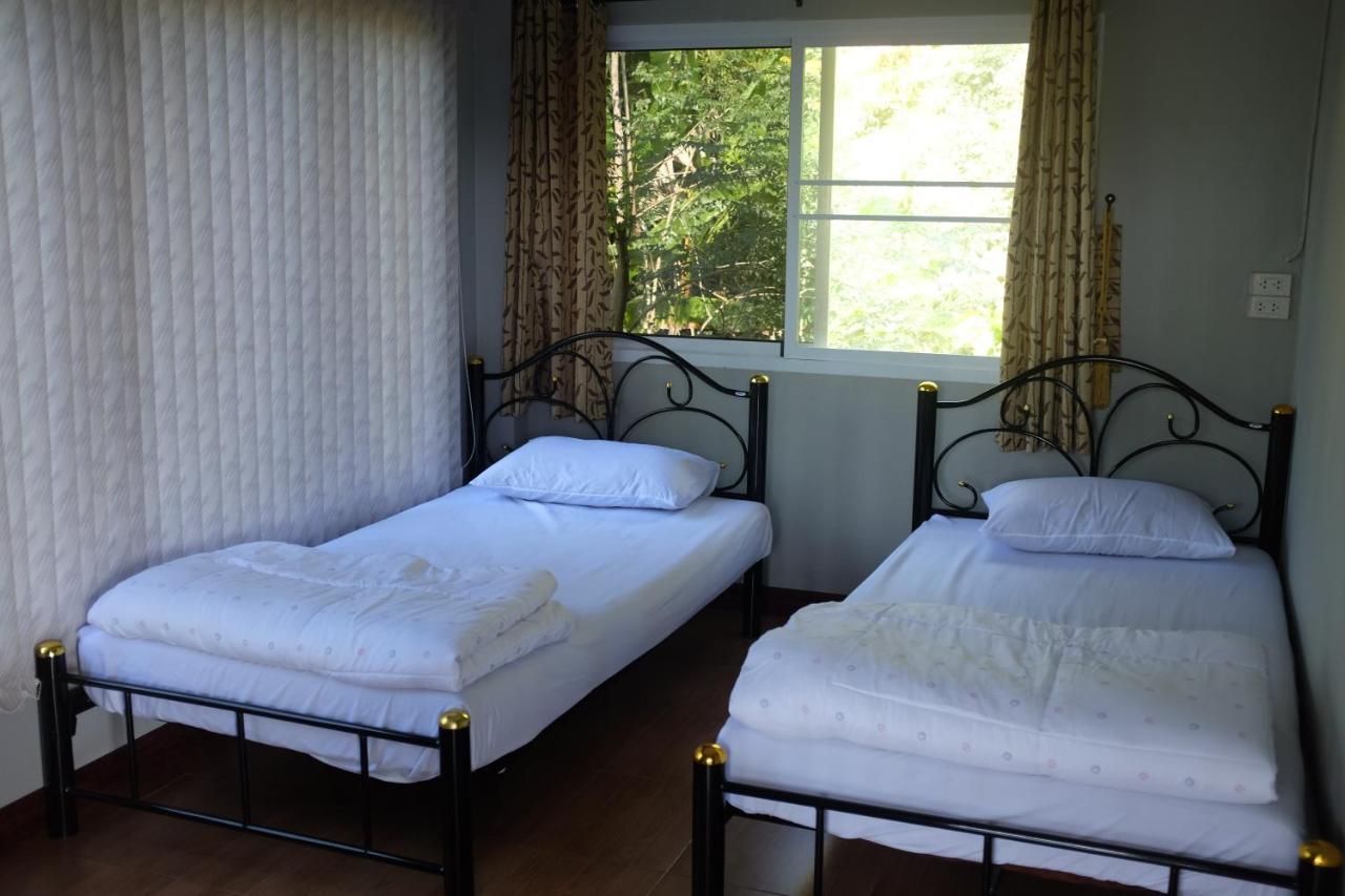Rai Boonsom Apartman Phrau Szoba fotó