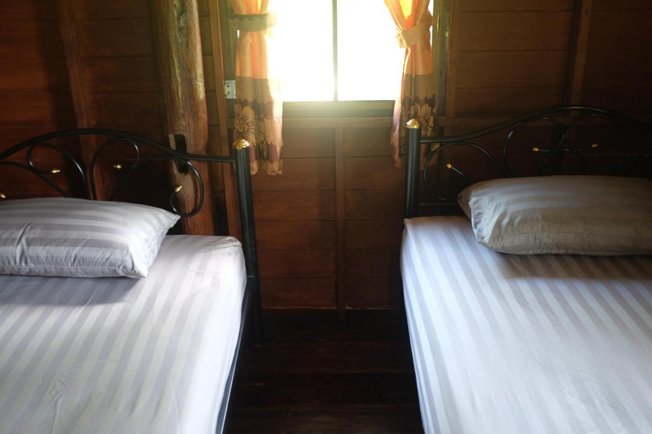 Rai Boonsom Apartman Phrau Szoba fotó