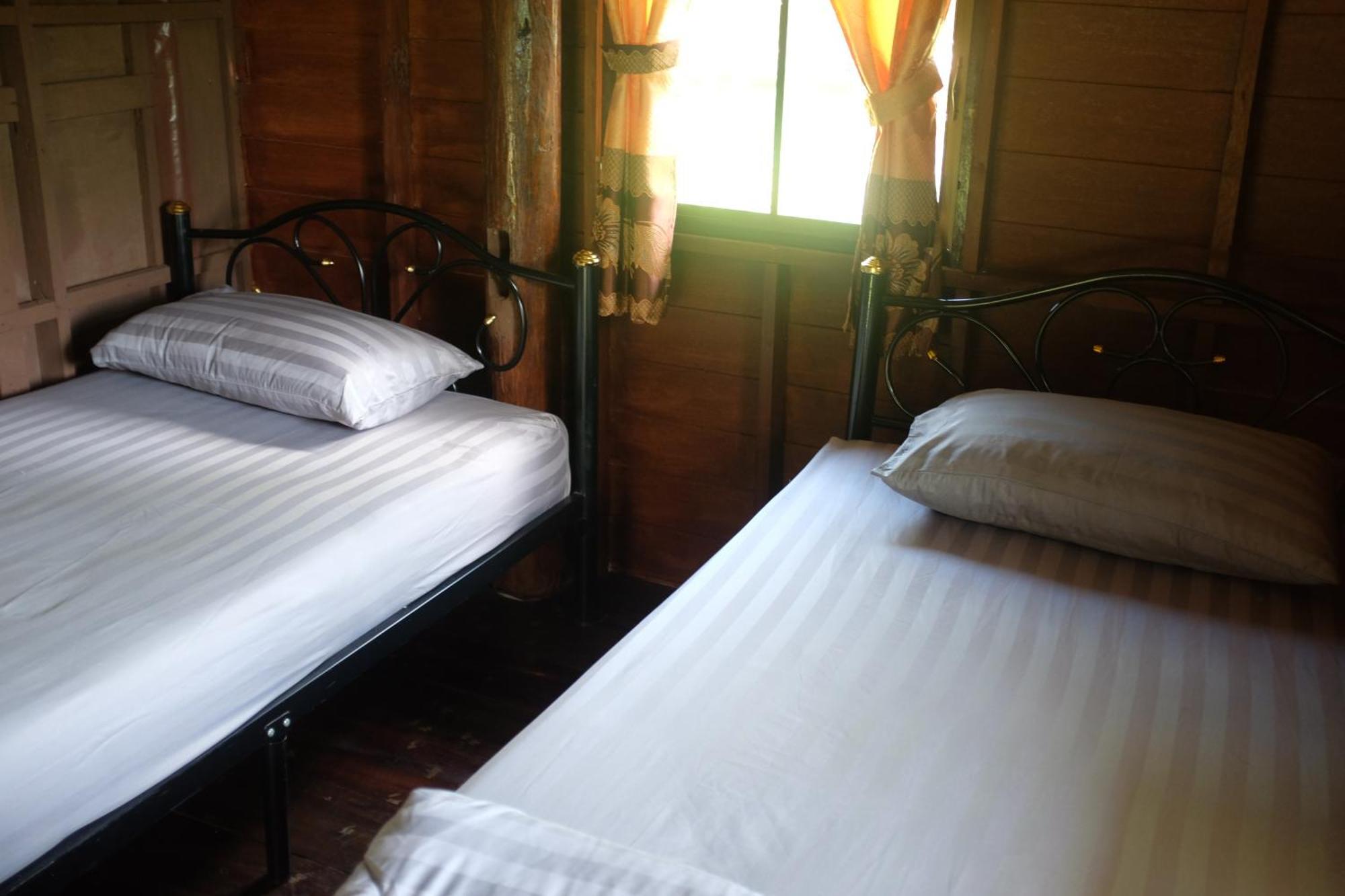 Rai Boonsom Apartman Phrau Szoba fotó