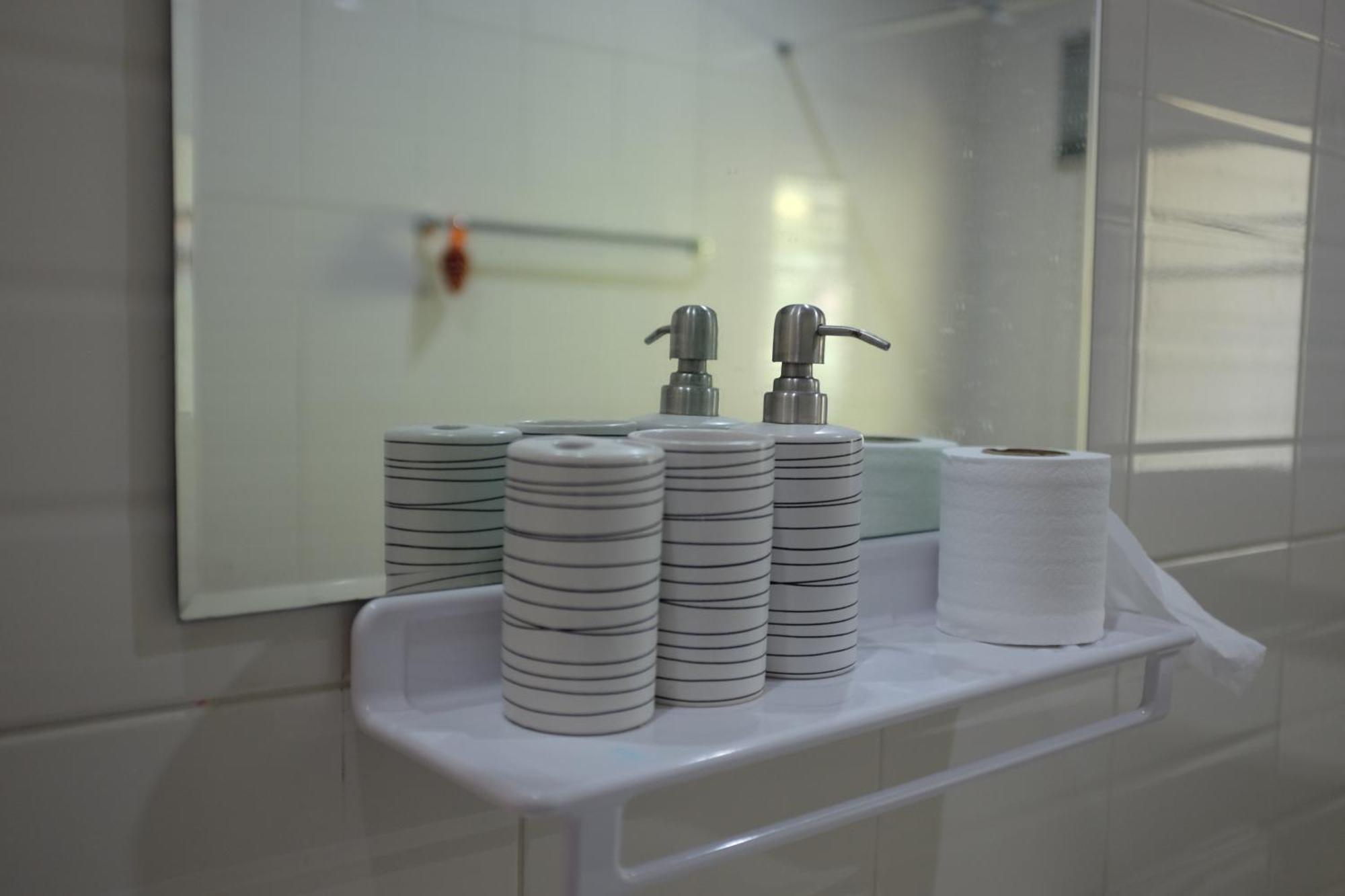Rai Boonsom Apartman Phrau Szoba fotó