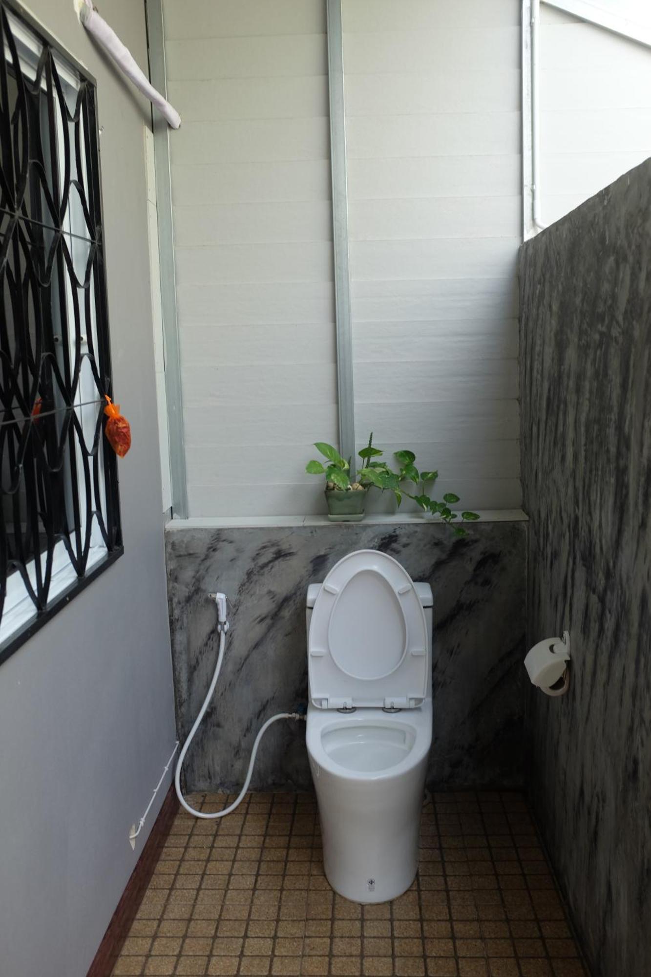 Rai Boonsom Apartman Phrau Szoba fotó